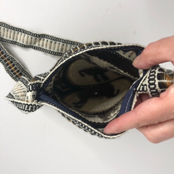 Woven Wool Cross Body Circle Bag - Picture 5 of 7